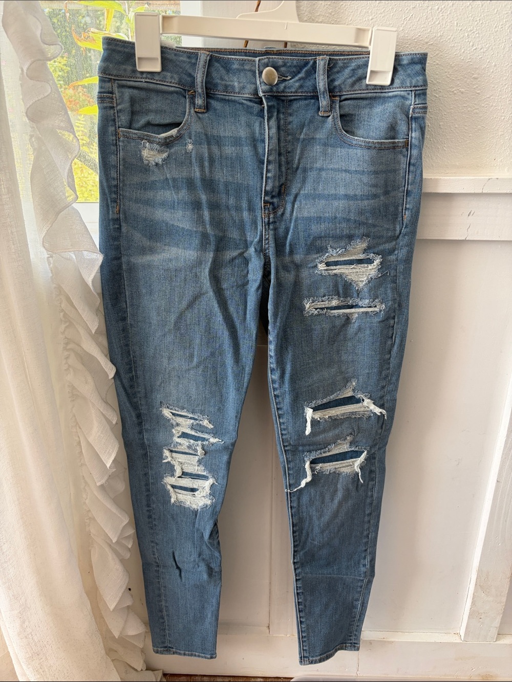 American Eagle Outfitters Distressed Blue Skinny Jeggings